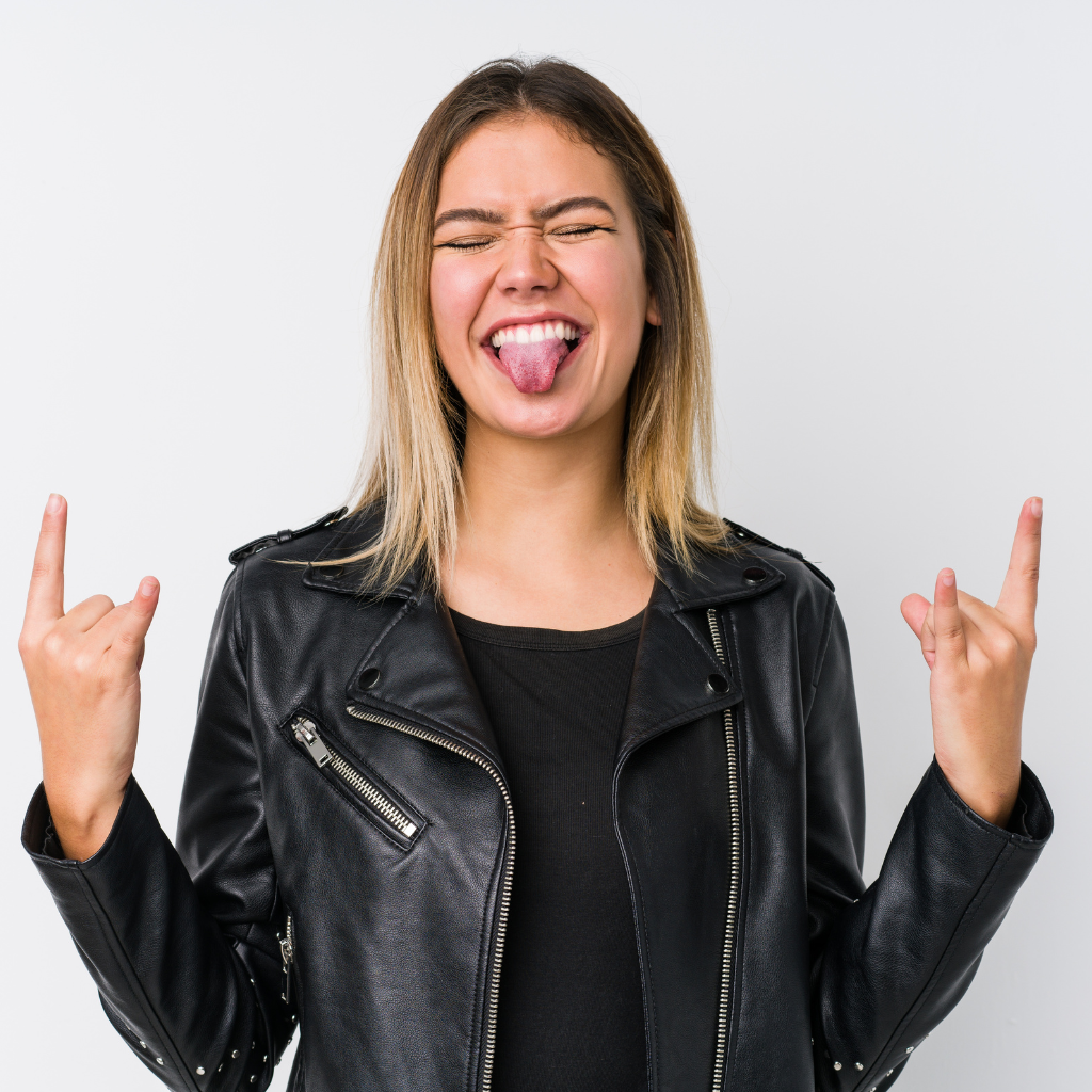 junge-frau-heavy-metal-zeichen