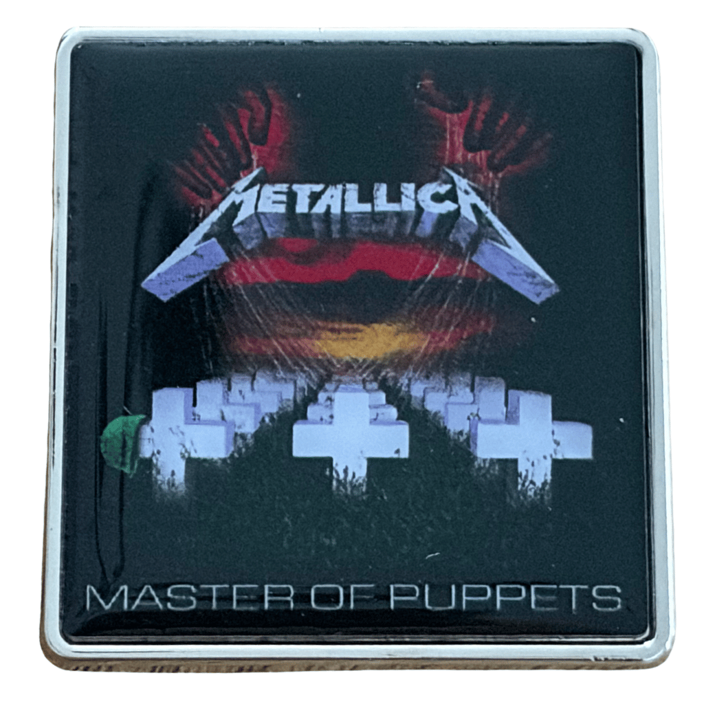 Metallica Anstecker Pin · Master Of Puppets (4cm x 4cm)